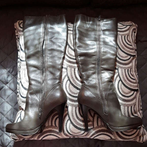 Nine West Grey Boots - Picture 5 of 8
